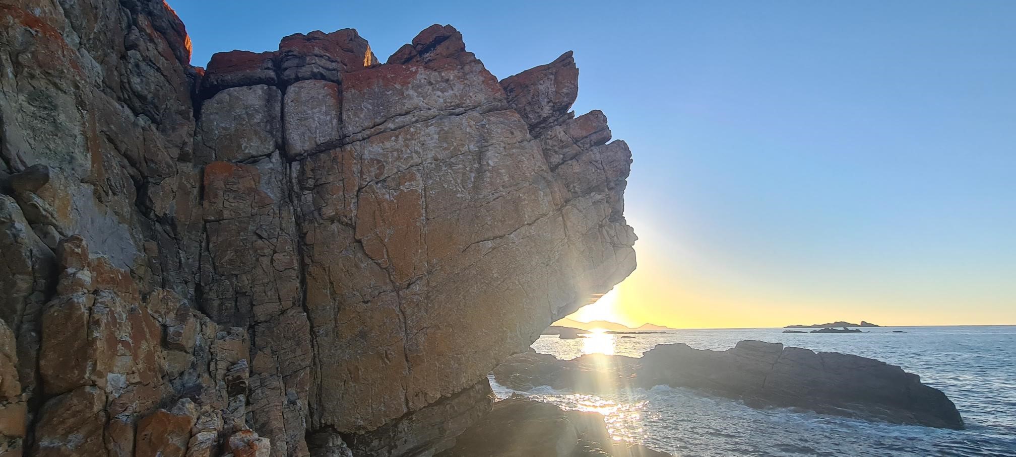 Tassie's most picturesque boulder problem..jpg