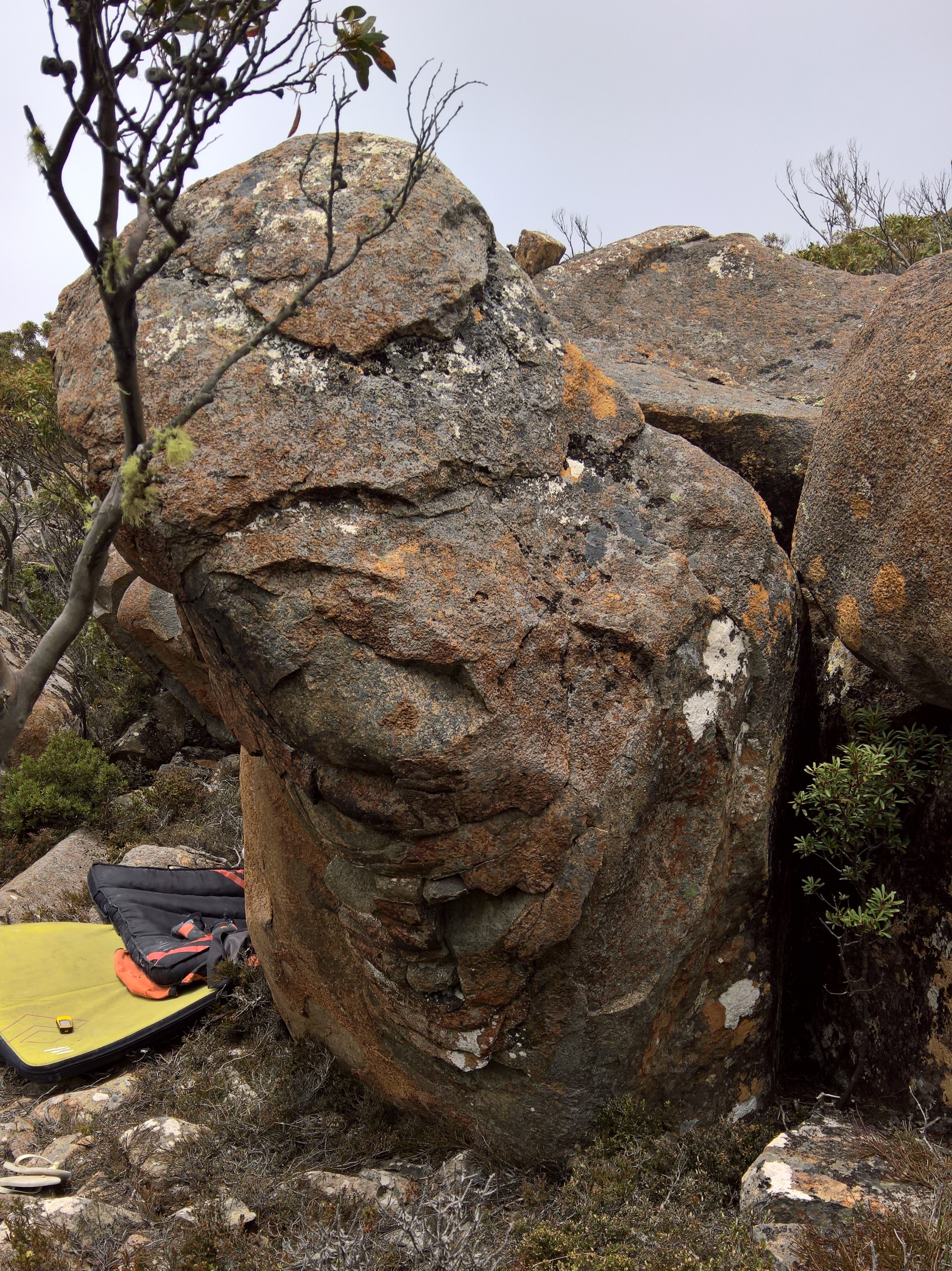 Leaning_boulder_small2.jpg
